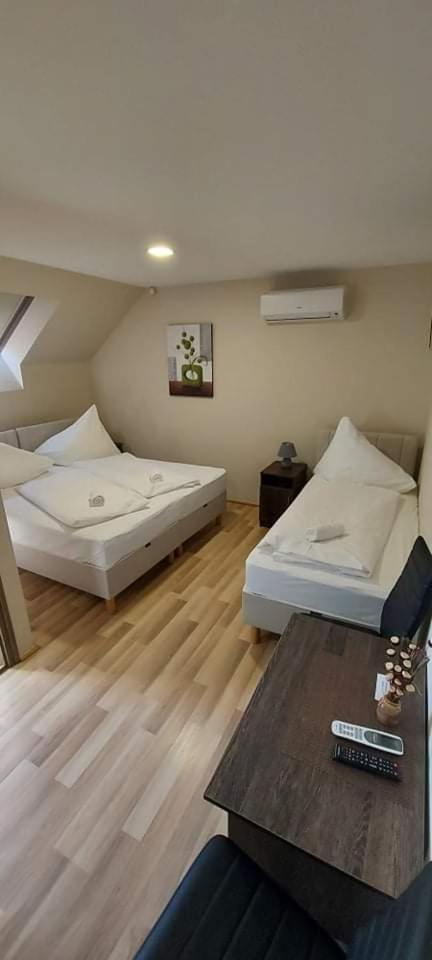 Soerpatika Vendeghaz Hotel บาดัคชอยโตมาย ห้อง รูปภาพ