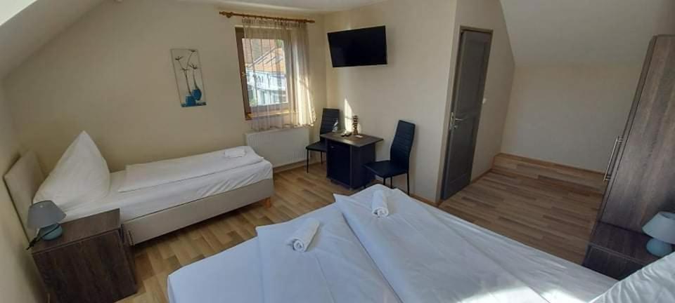 Soerpatika Vendeghaz Hotel บาดัคชอยโตมาย ห้อง รูปภาพ