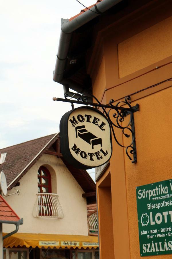 Soerpatika Vendeghaz Hotel บาดัคชอยโตมาย ภายนอก รูปภาพ